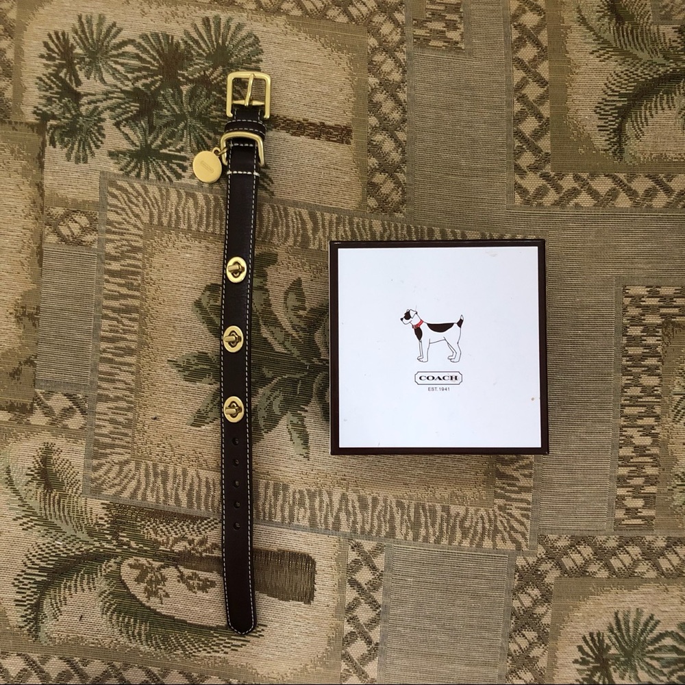 Coach Turnlock brown leather dog collar